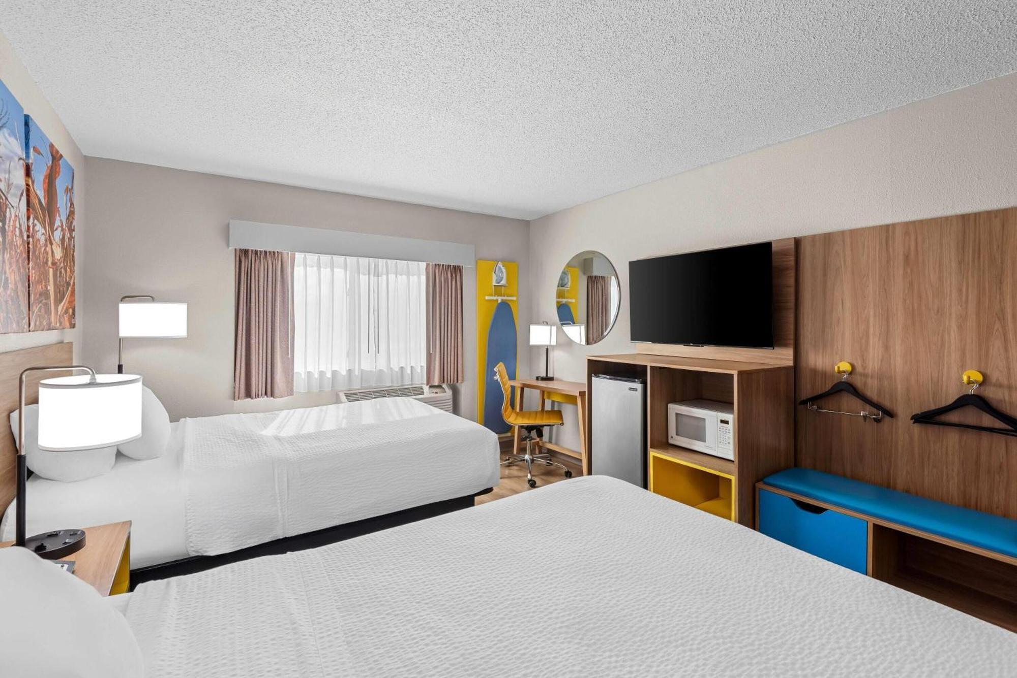 Queen Room Two Queen Beds Mobility Access or Non-Smoking