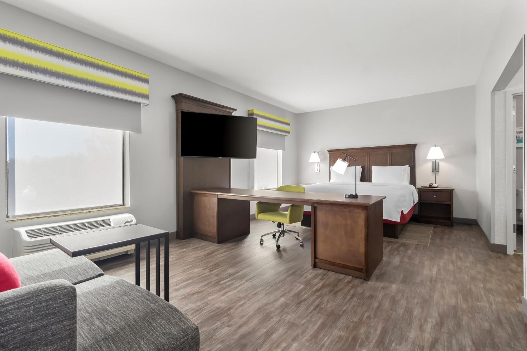 King Room with Sofa Bed - Hearing Accessible/Non-Smoking