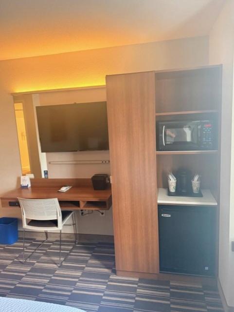 Queen Room Mobility or Hearing Access Non-Smoking,1739469819:JPEG