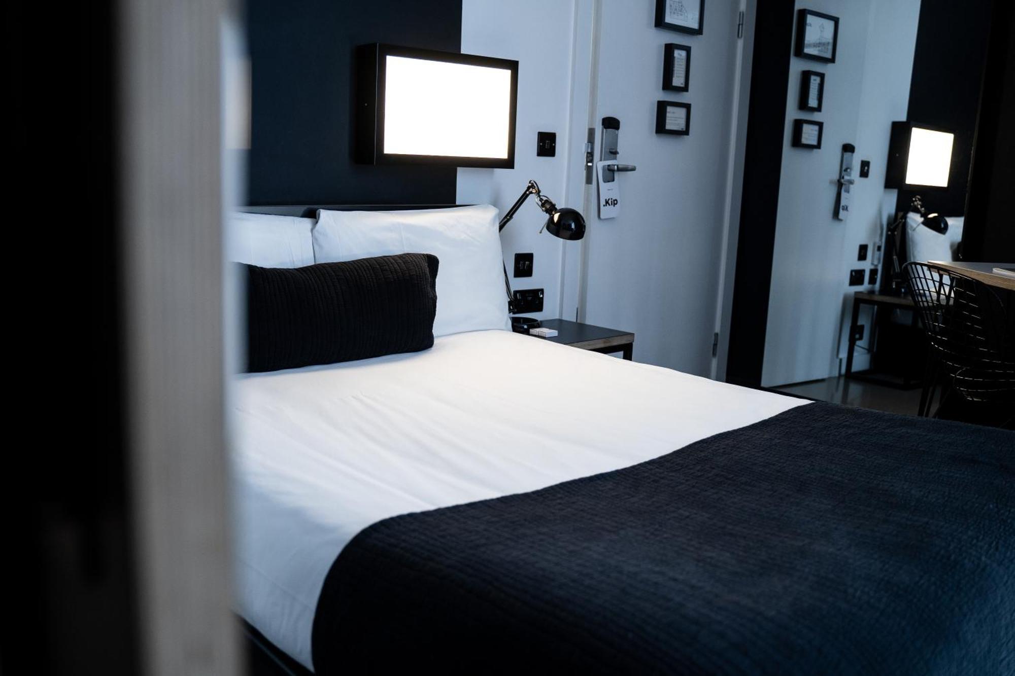 Small Double Room,1739473282:JPEG