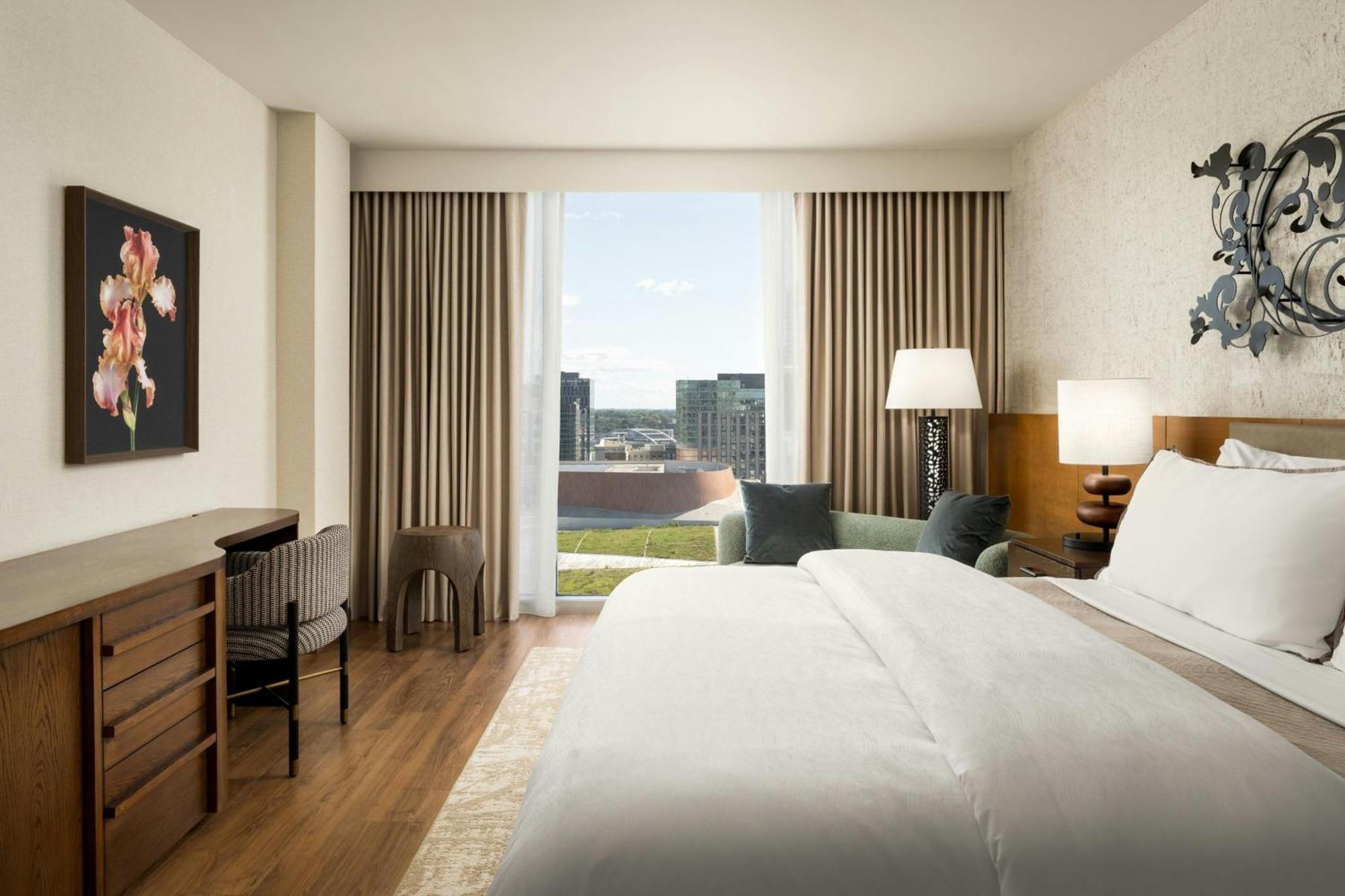 Deluxe King Room - High Floor,1743015103:JPEG