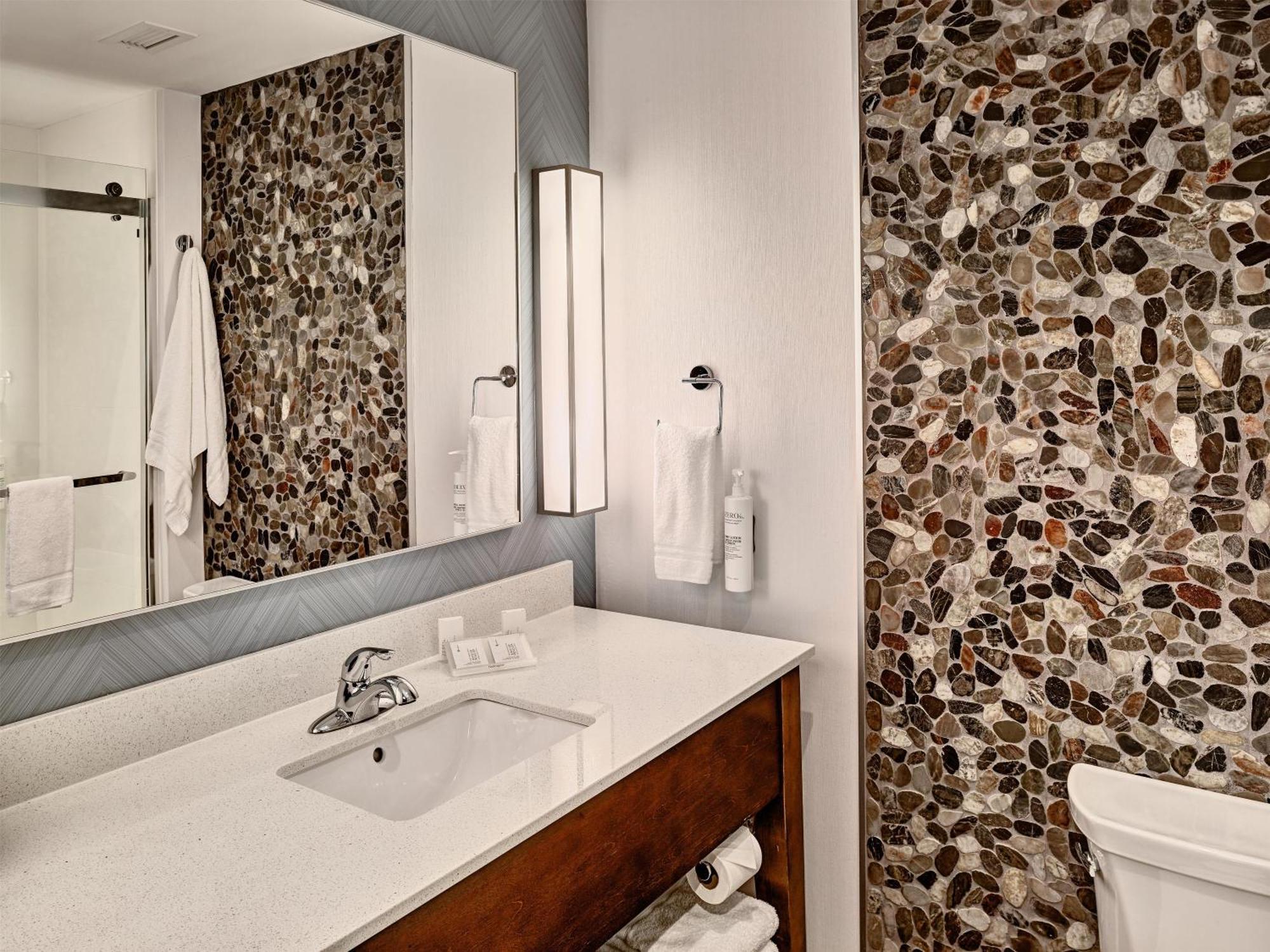 Deluxe King Room with Fireplace and balcony