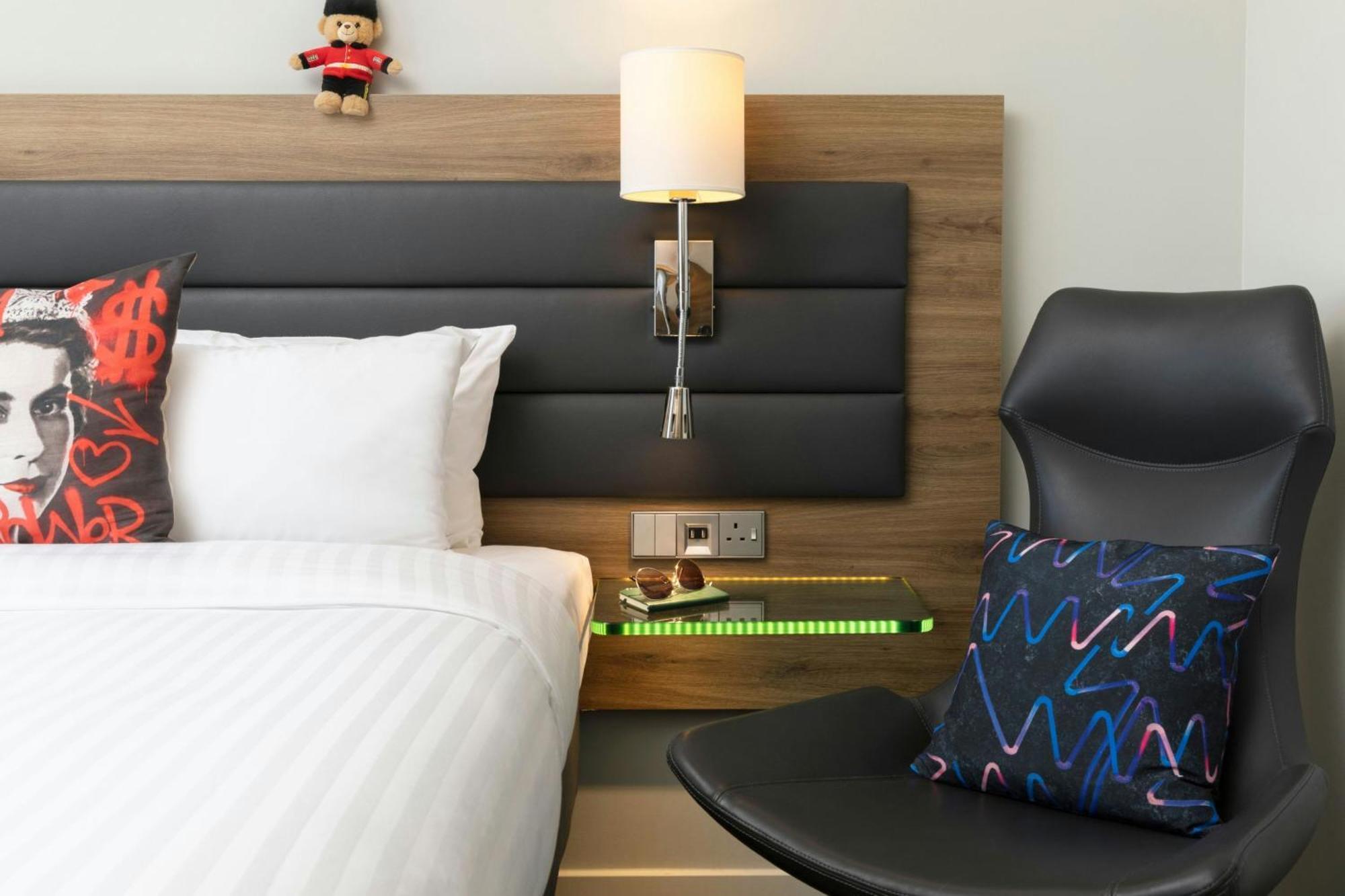 Moxy Queen Room