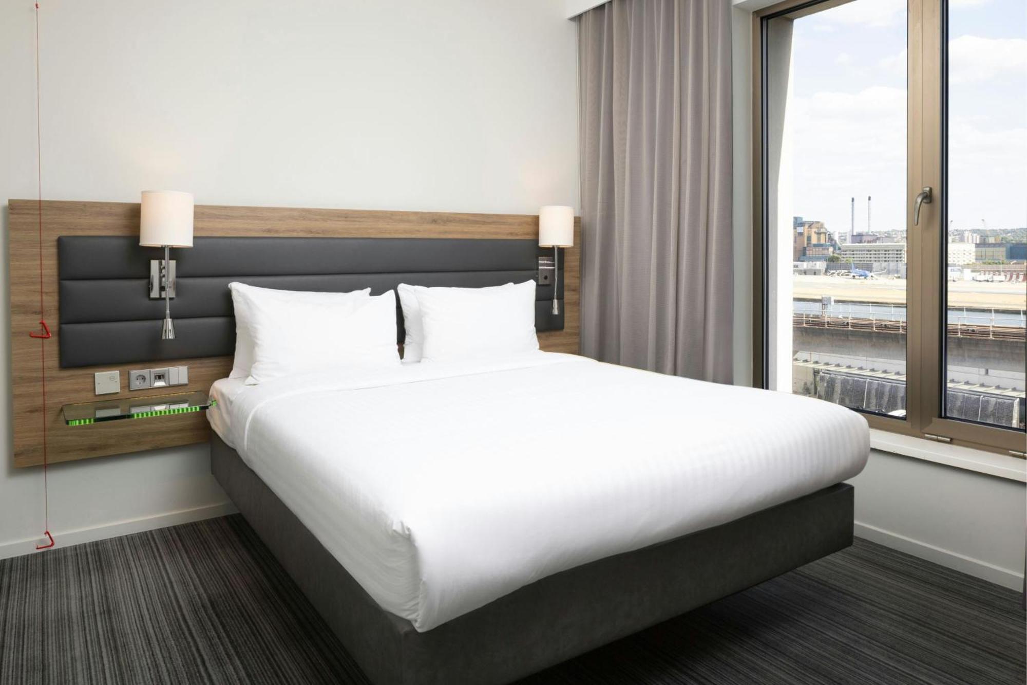 Moxy Queen Room