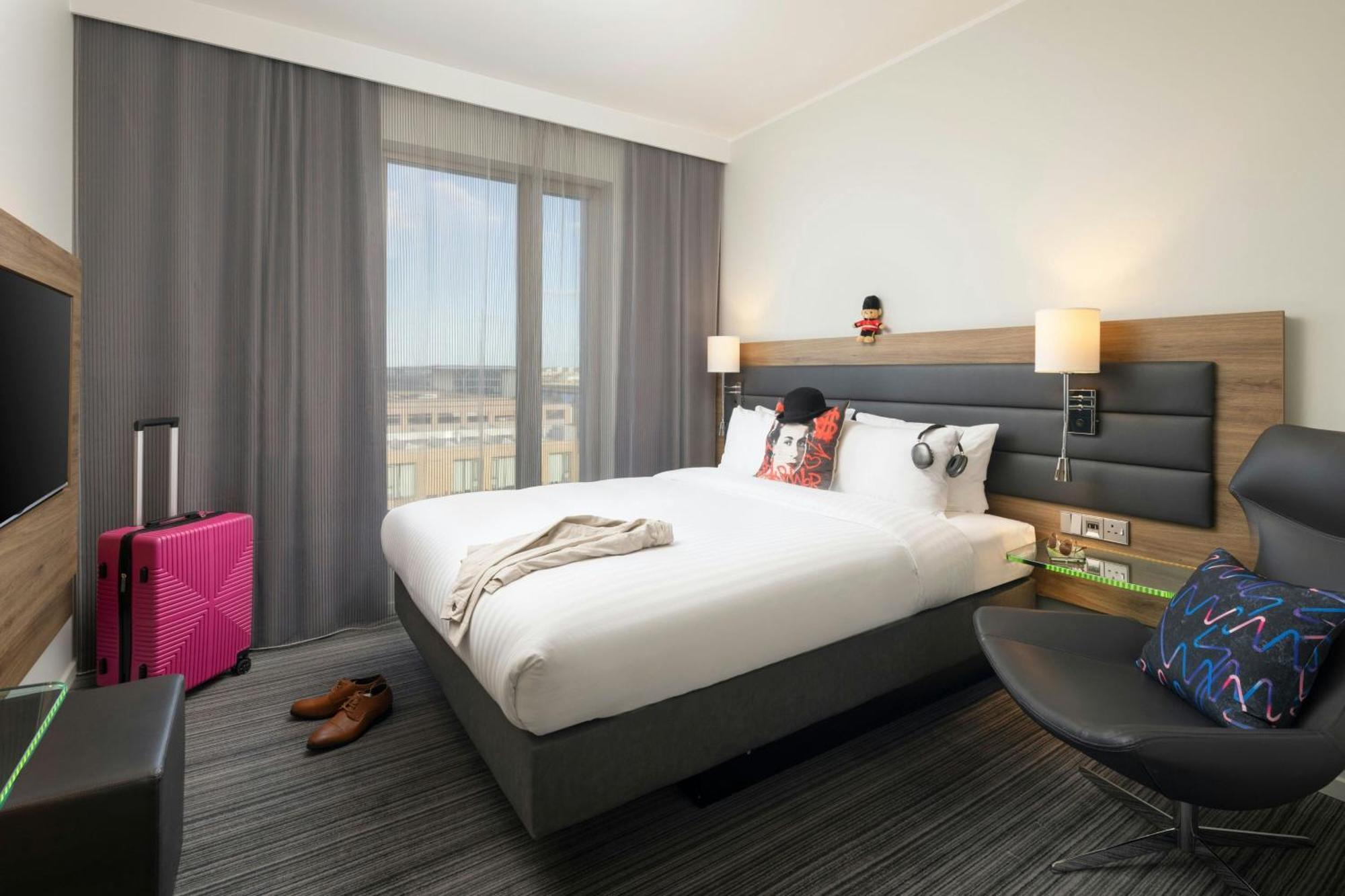 Moxy Queen Room
