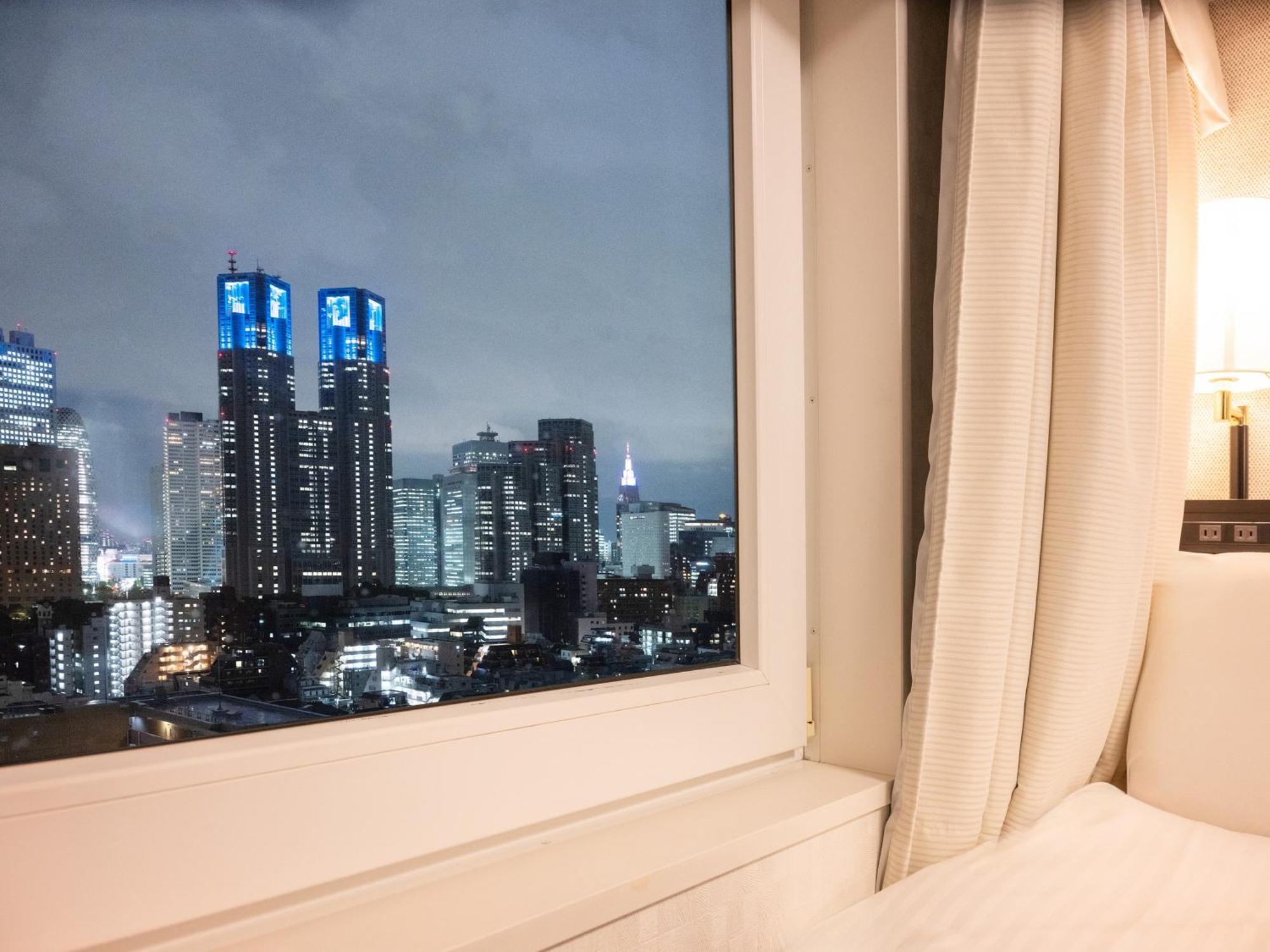 Double Room City View Upper Floor Non-Smoking