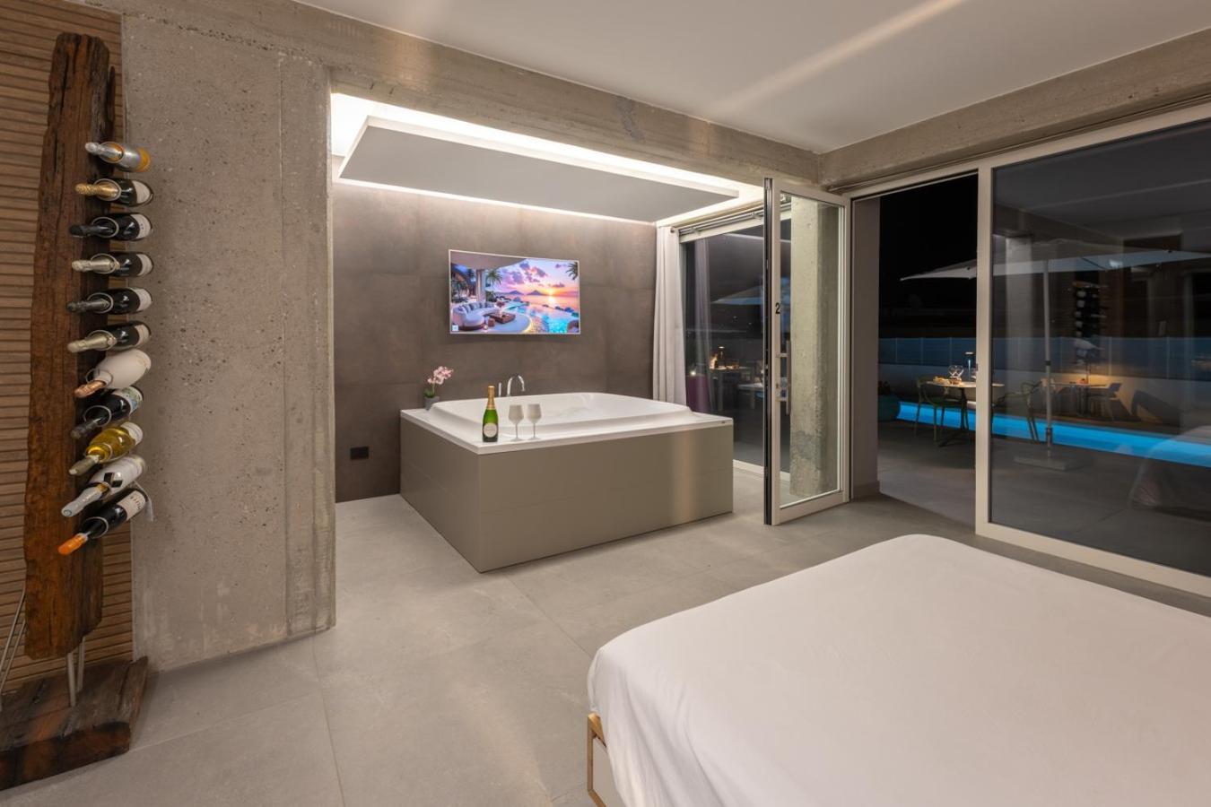 King Suite Spa Bath