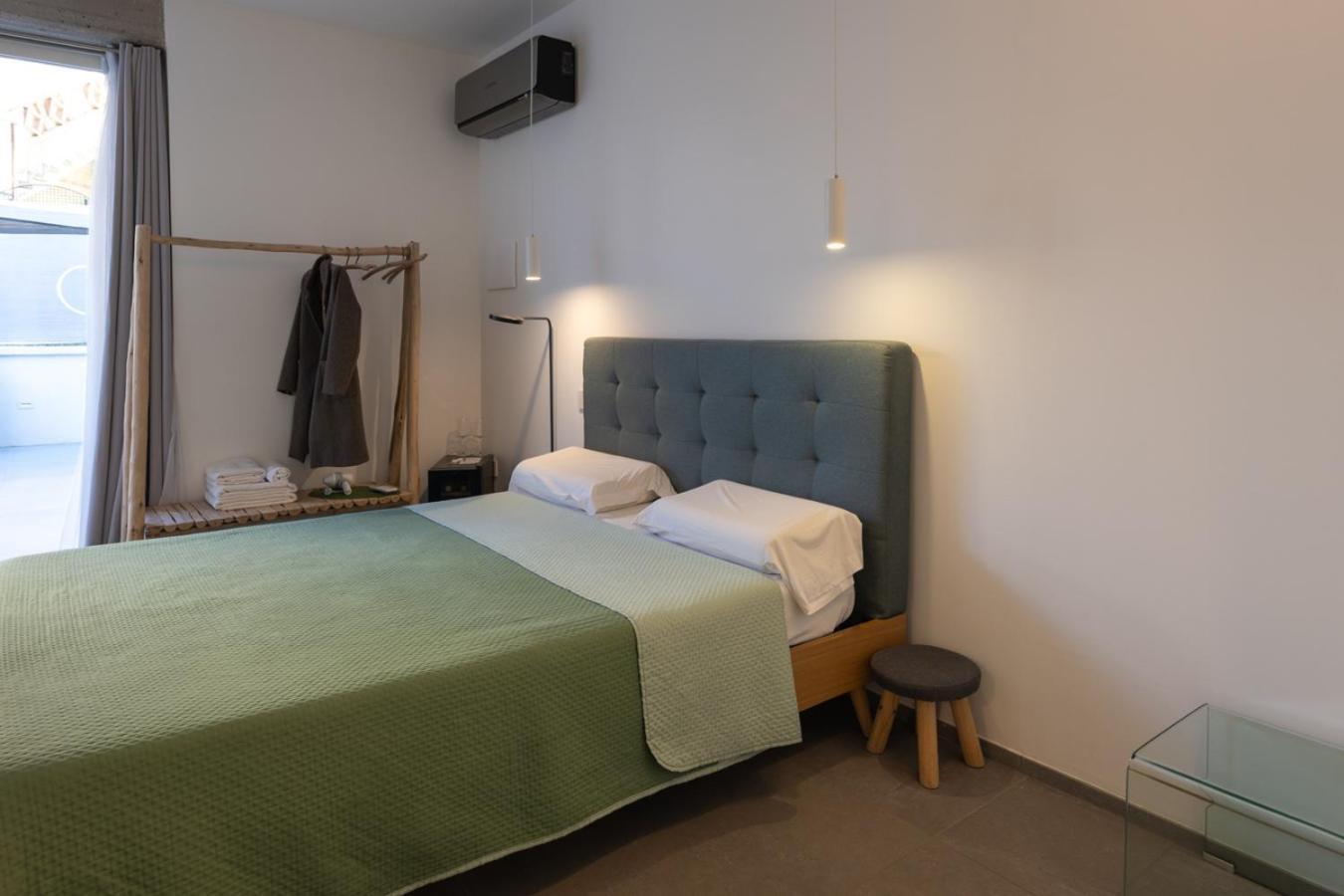 Deluxe Double Room Shower