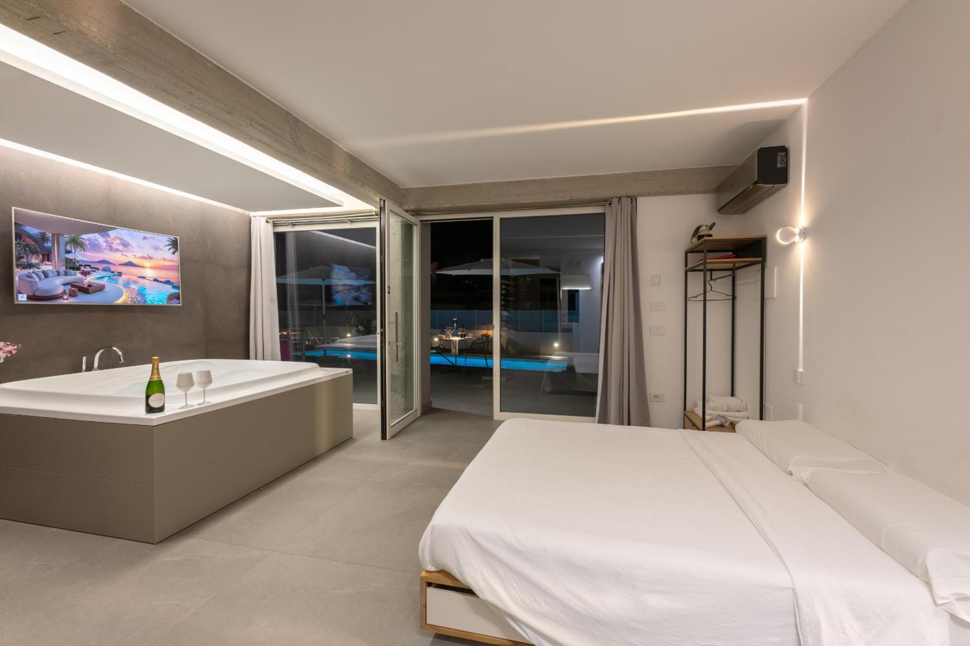 King Suite Spa Bath