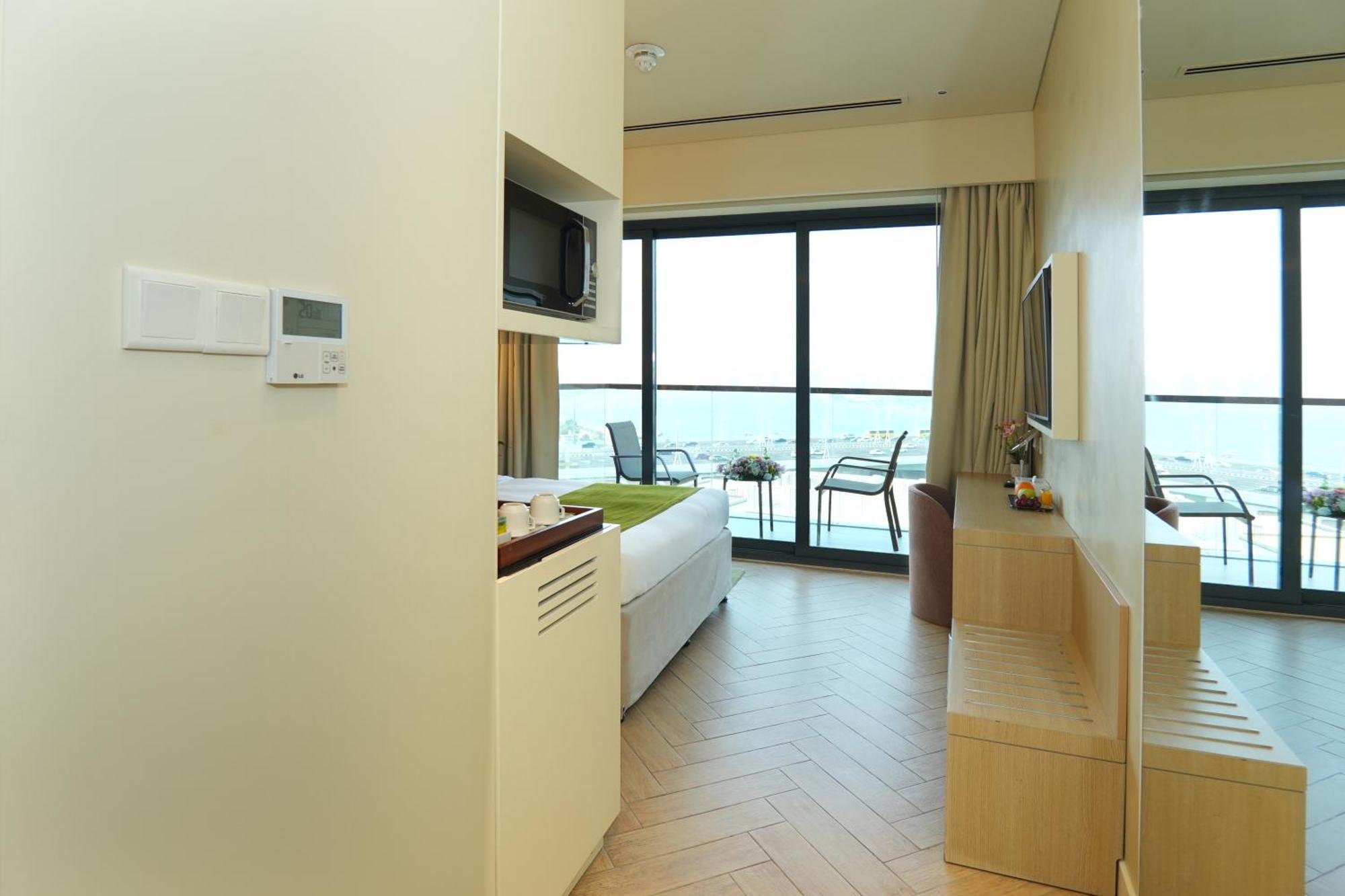 Standard Room without Balcony Main Road