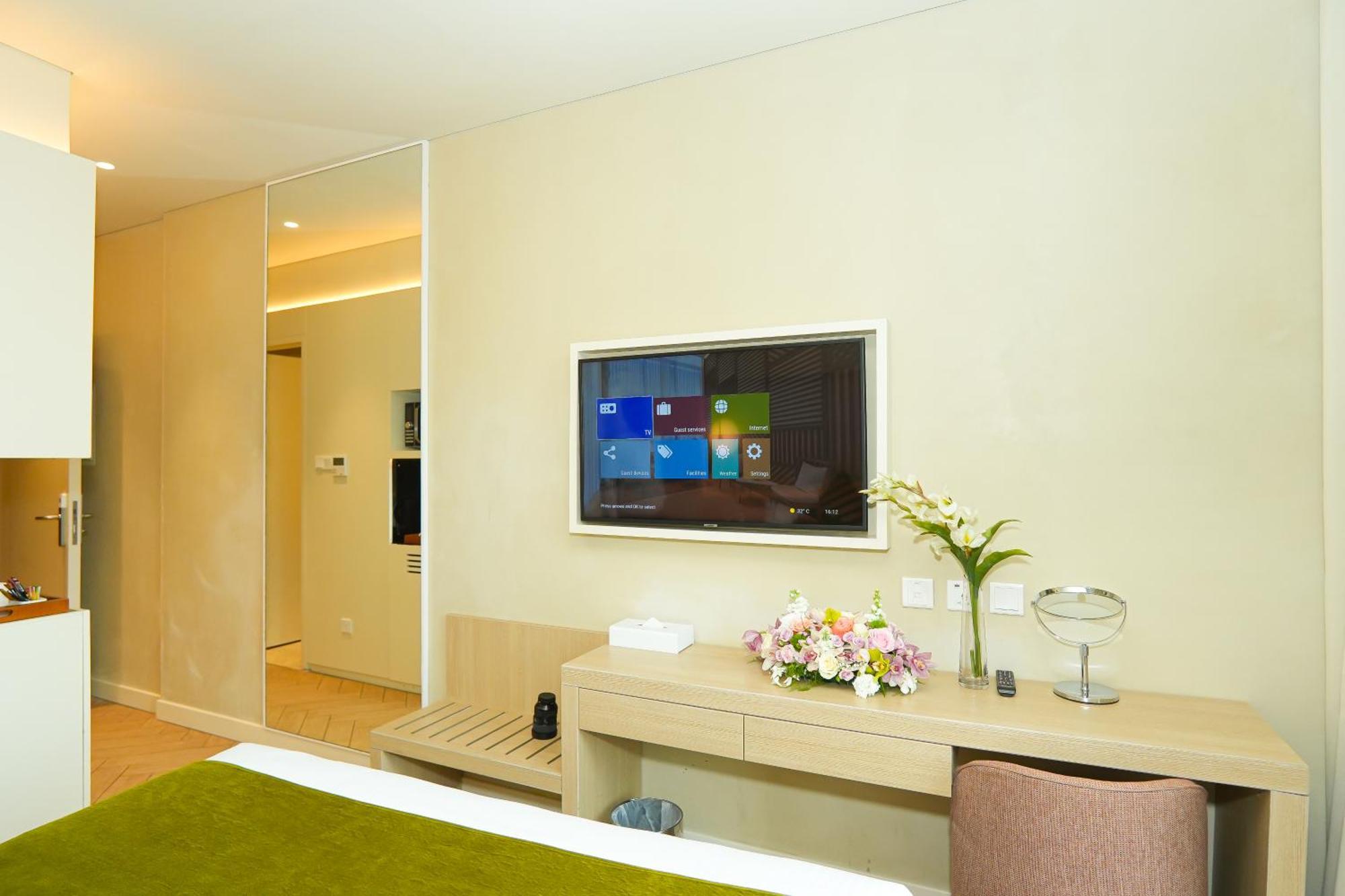 Standard Room without Balcony Main Road