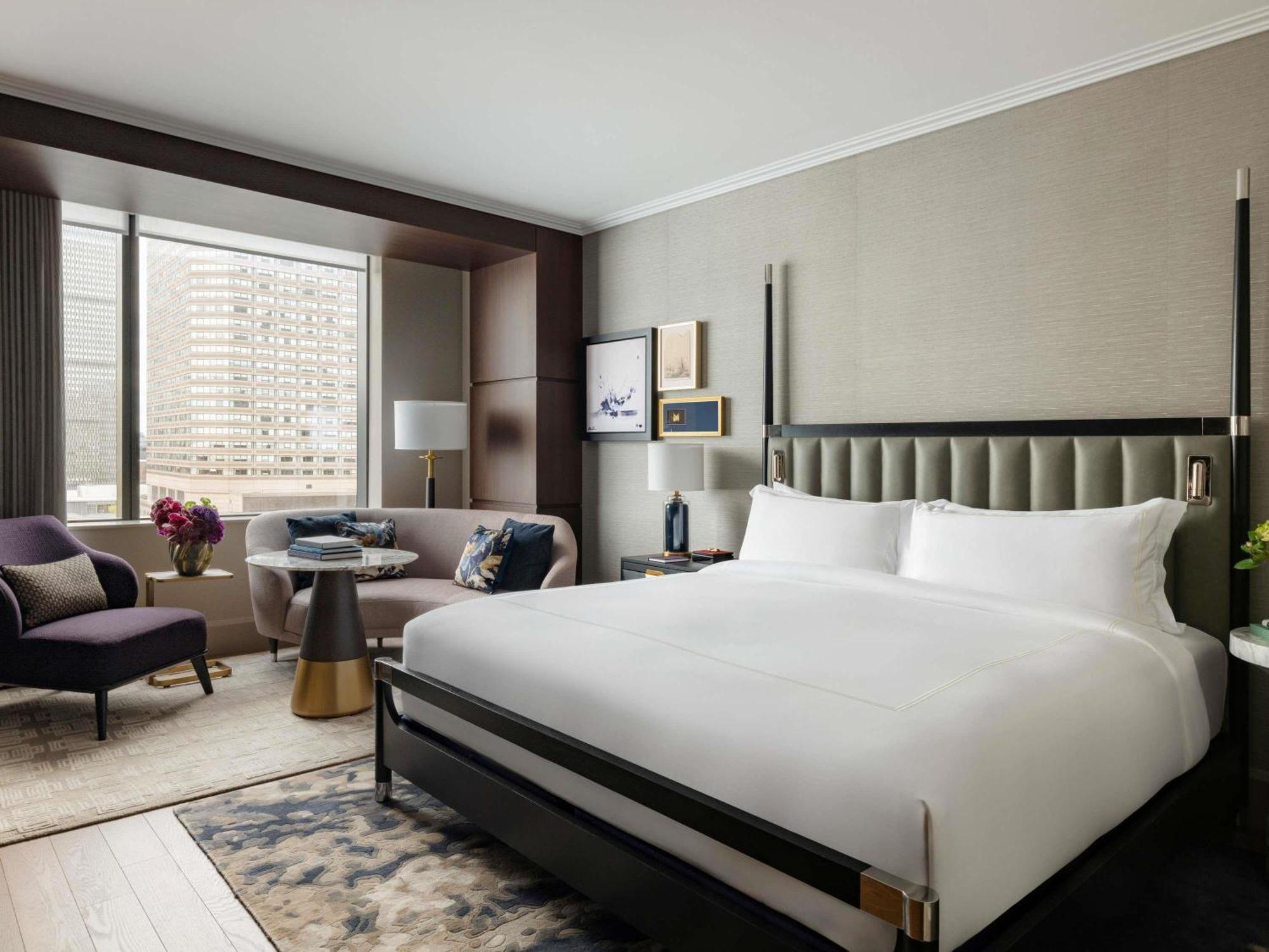 Premier King Room with Mobility Accessible Tub and Rain Shower,1739819222:JPEG