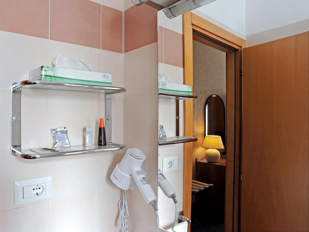 Single Room,174033723:JPEG