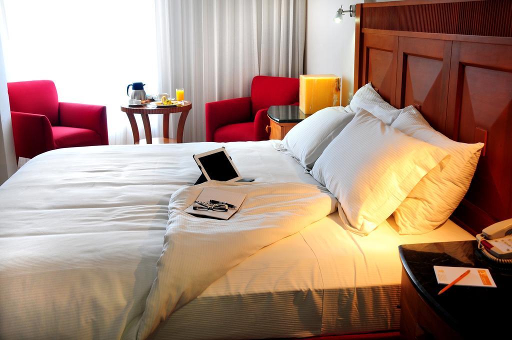 Standard Suite,403841037:JPEG