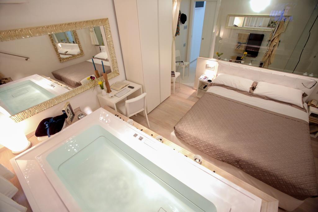 Deluxe Suite Spa Bath