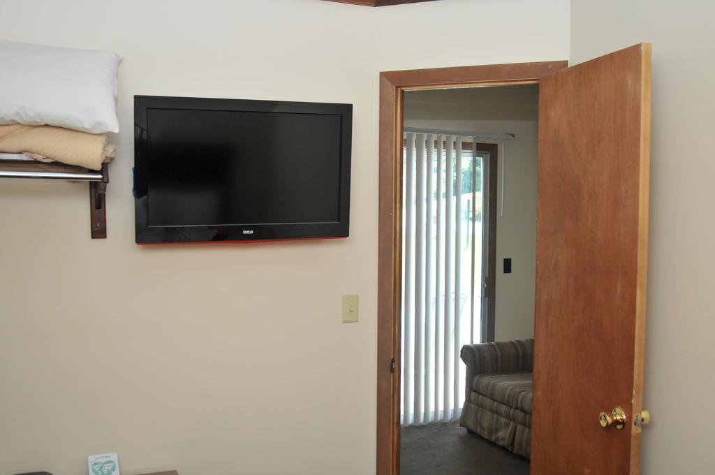 Queen Room Kitchenette
