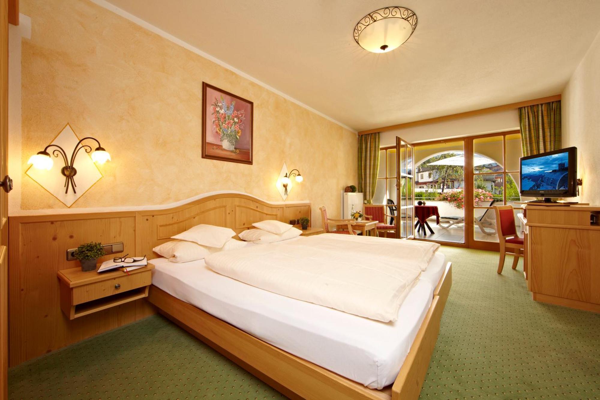 Standard Double Room Balcony,62354695:JPEG
