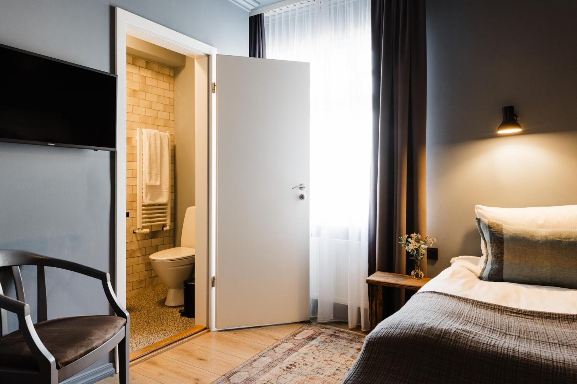 Single Room,1742571599:JPEG