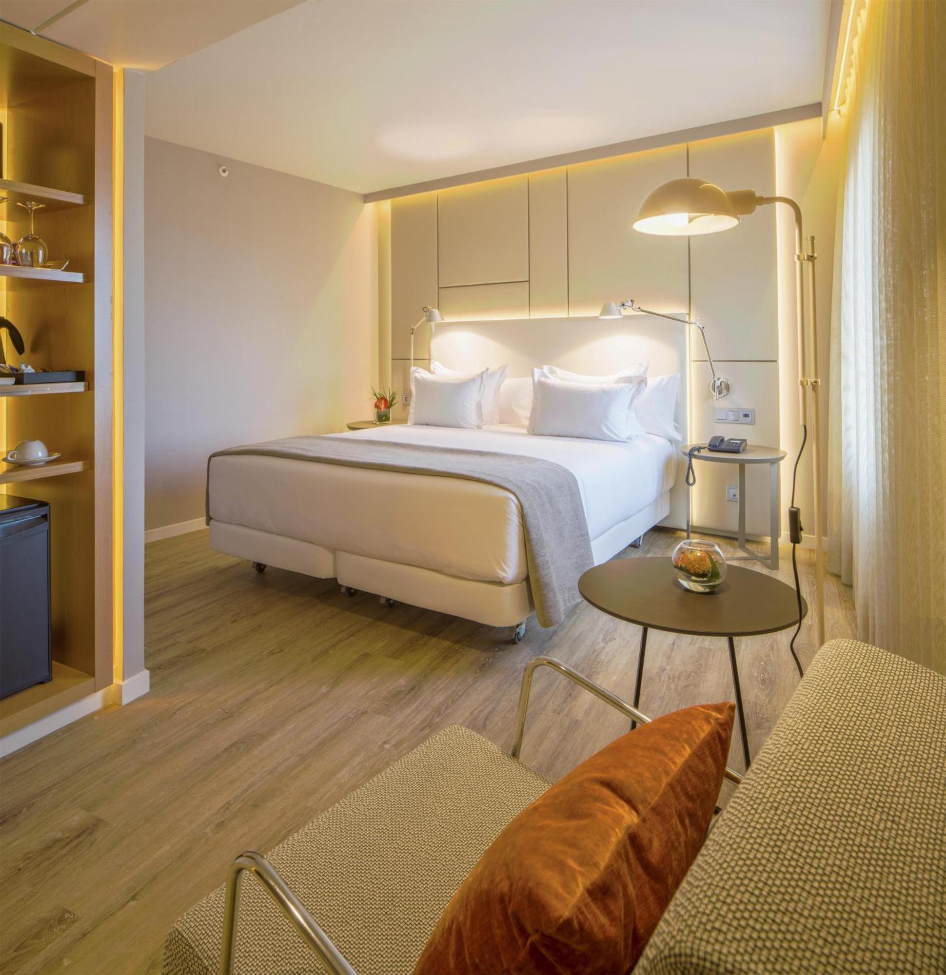 Superior Room,1742582421:JPEG