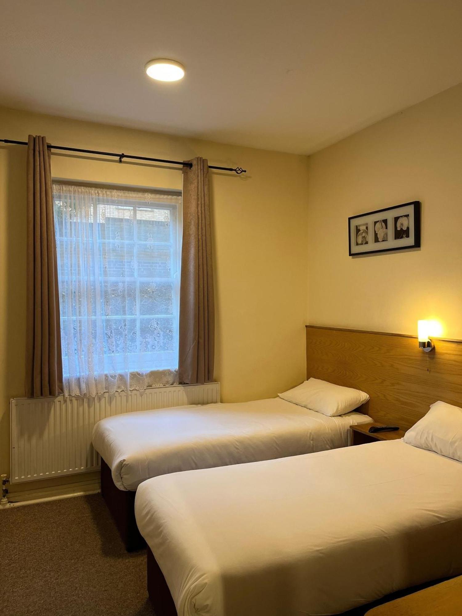 Twin Room,1742572309:JPEG
