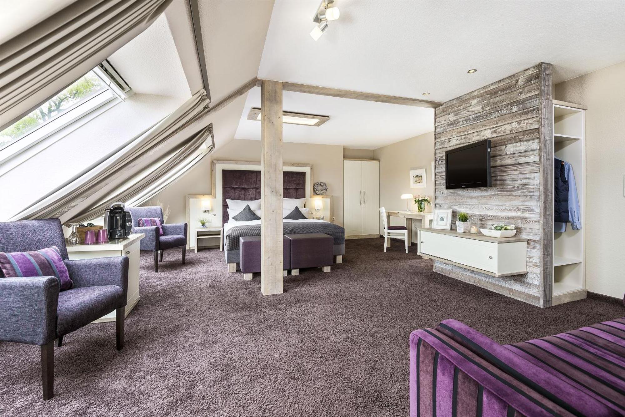 Junior Suite,1758266298:JPEG
