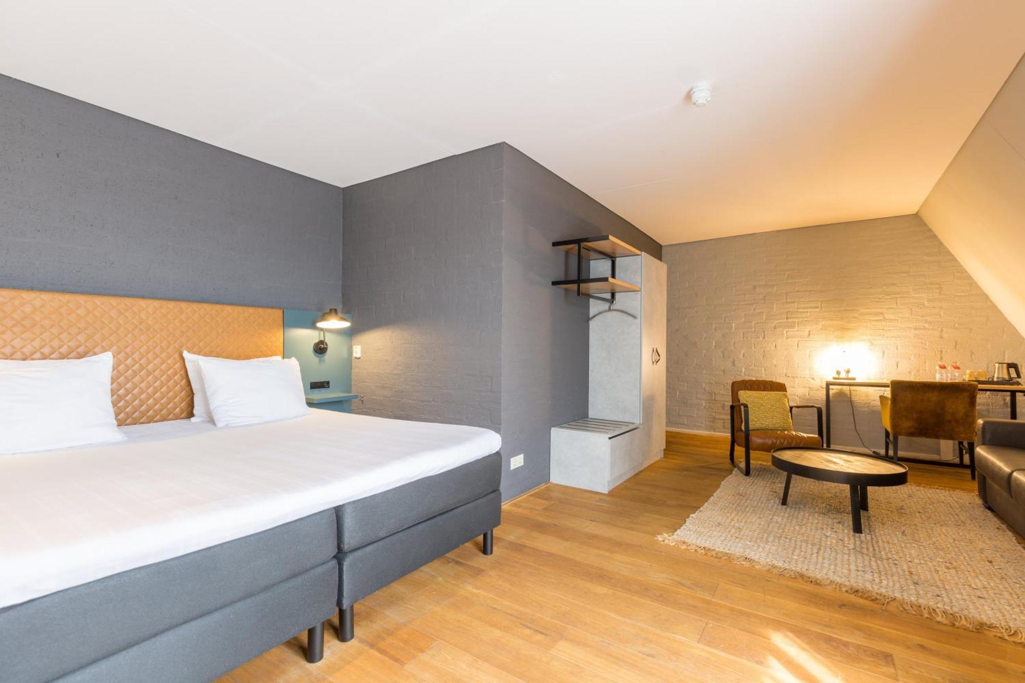 Suite 1 Double Bed,1742573073:JPEG