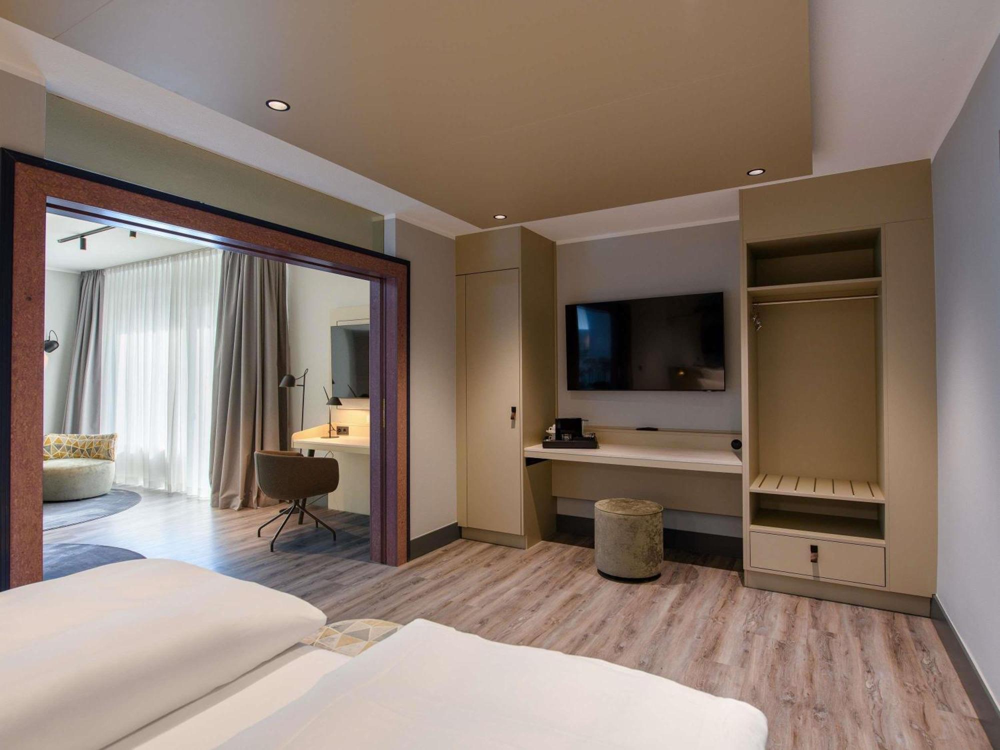 Executive Suite King bed,1771482967:JPEG
