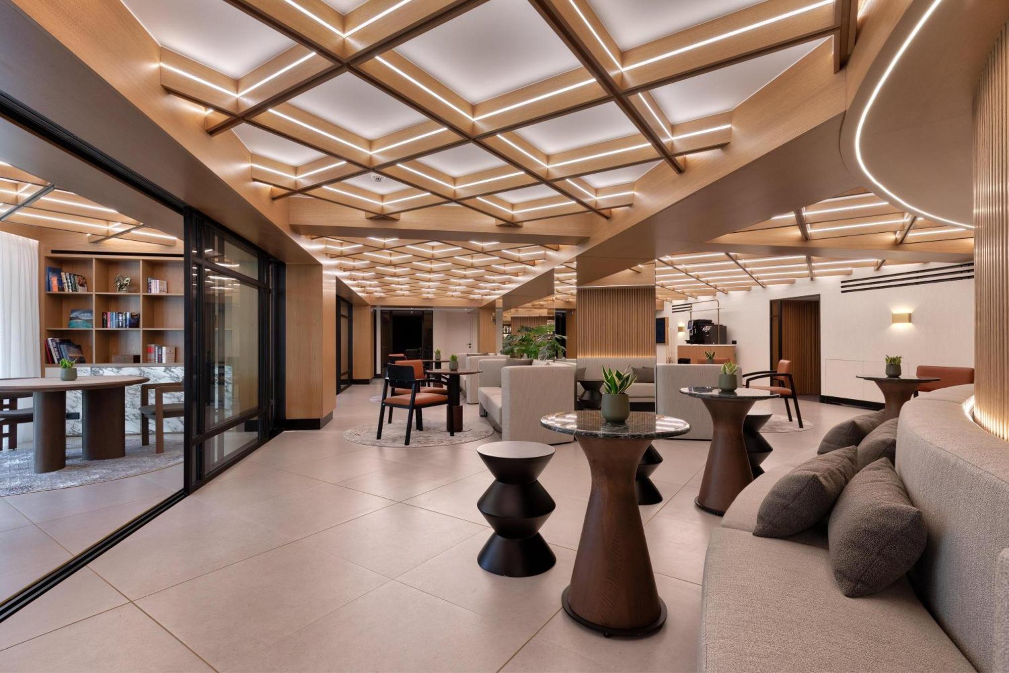 Executive Room Lounge Access