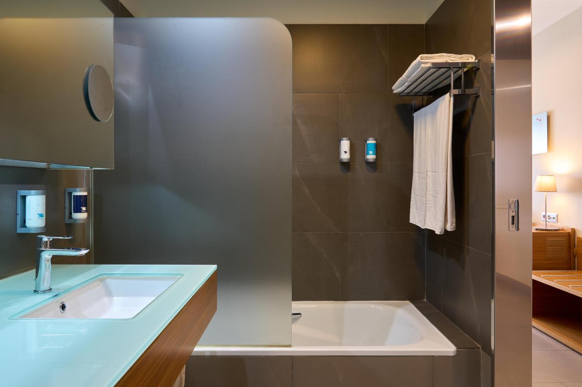 Triple Room,1742581677:JPEG
