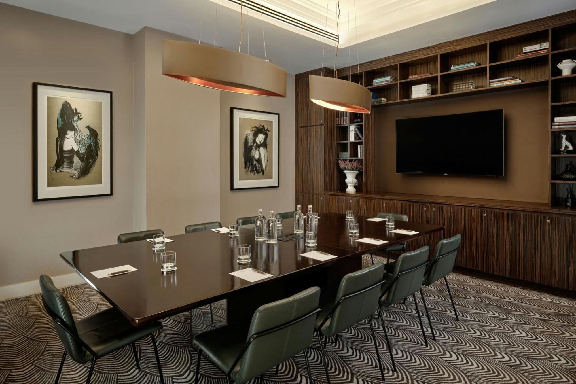 One-Bedroom King Suite Park View Club Lounge Access