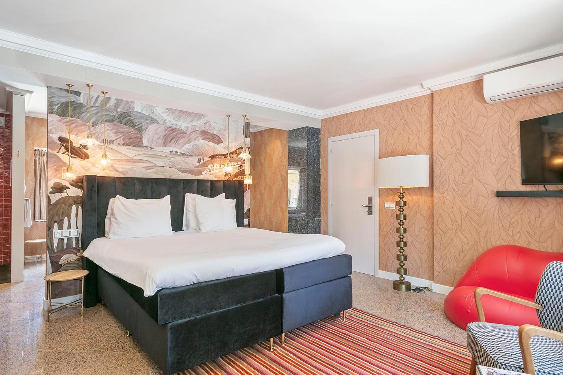 Deluxe Queen Room