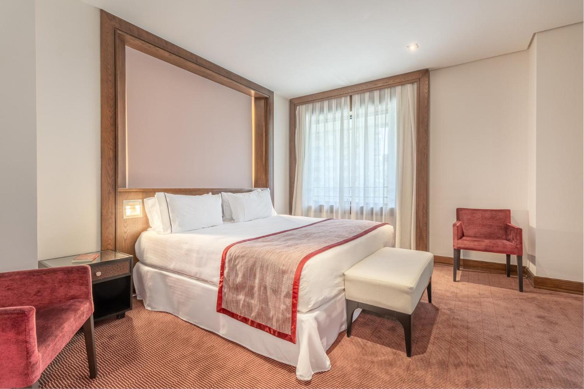 Executive Suite,1742582792:JPEG
