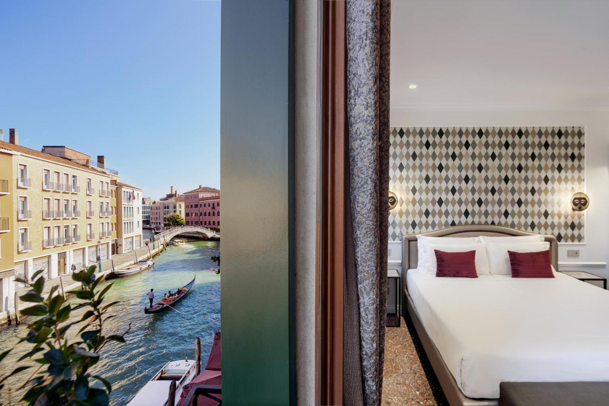 Double Room Canal View,1742585773:JPEG