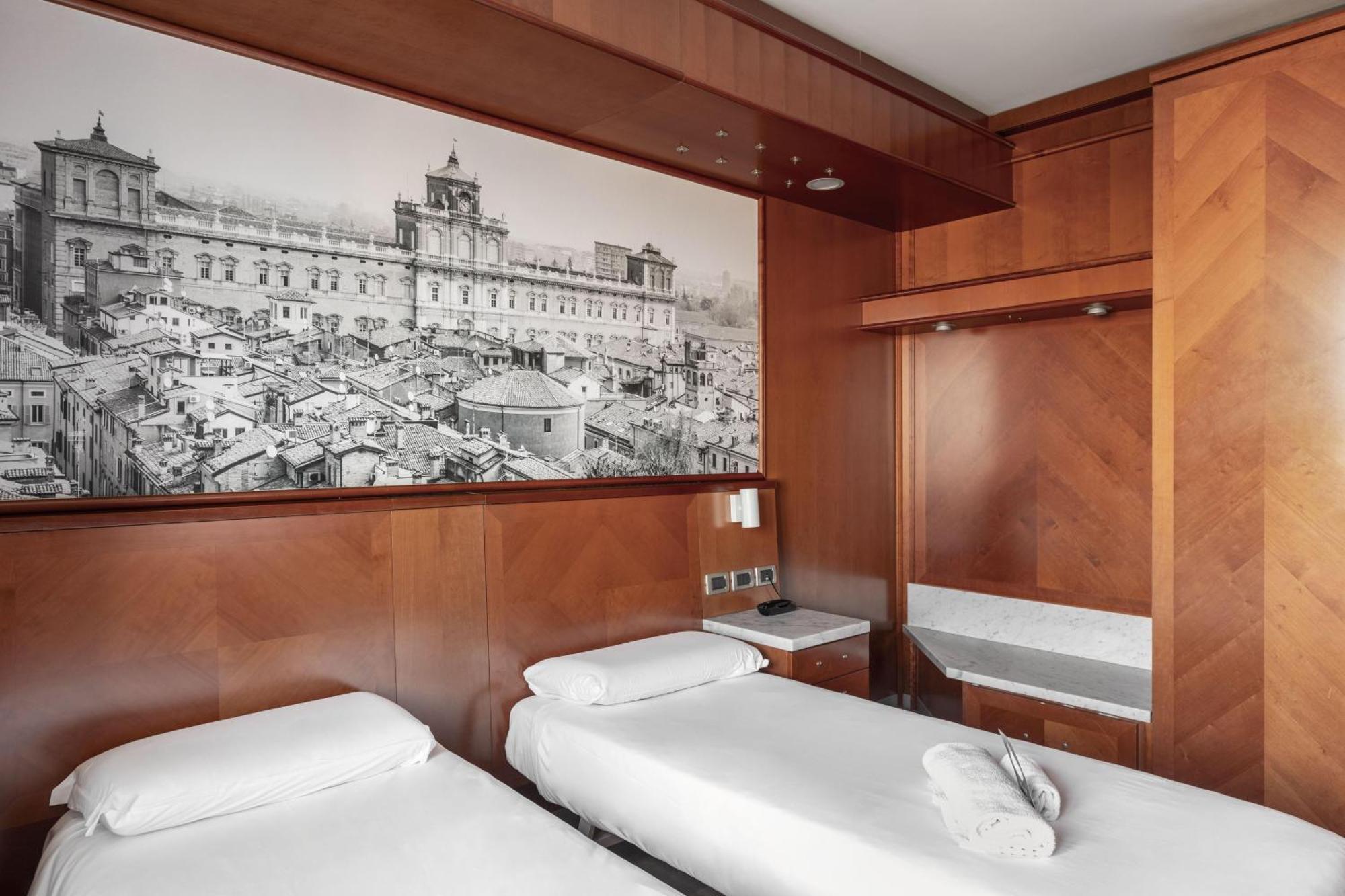 Twin Room,1742588684:JPEG