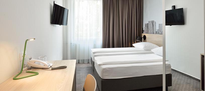Twin Room,1742592050:JPEG
