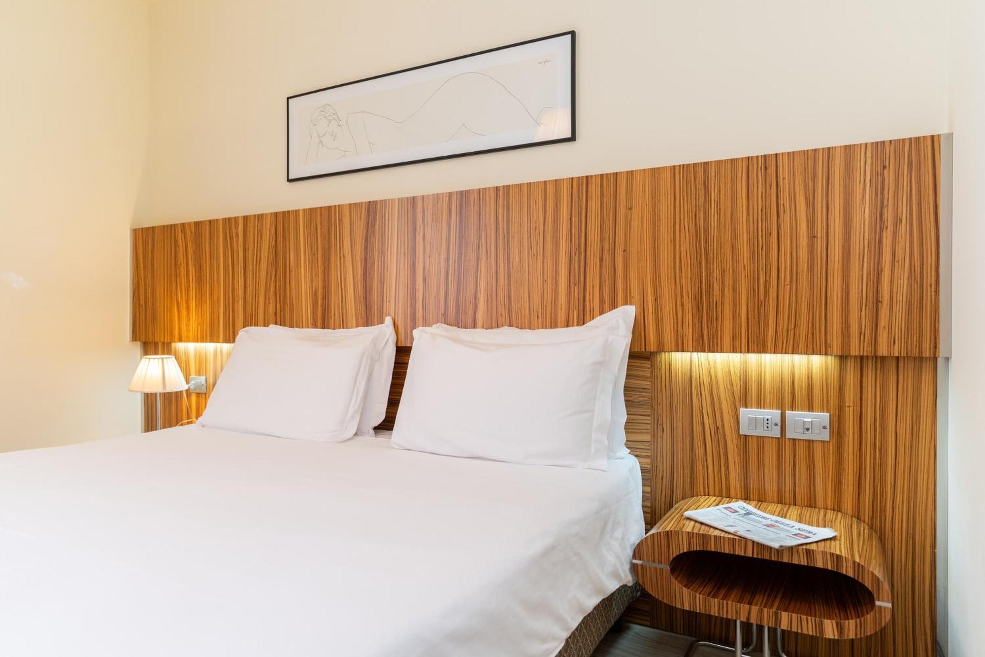 Double or Twin Room Side Sea View