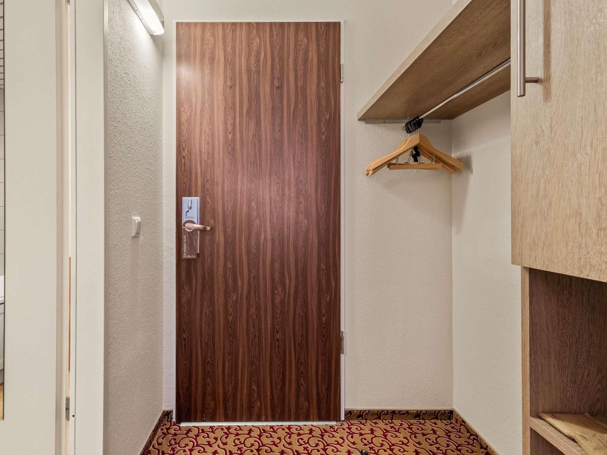 Standard Twin Room Street View,1742595375:JPEG