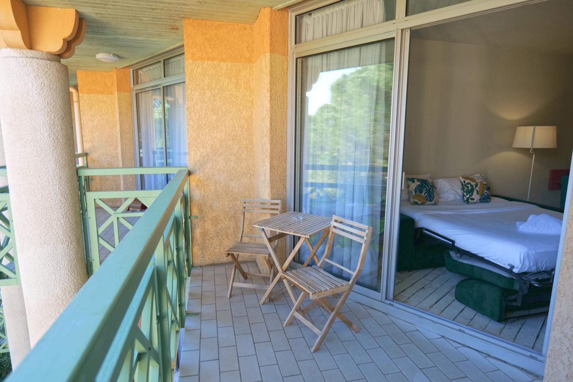 Family Room Spa Access