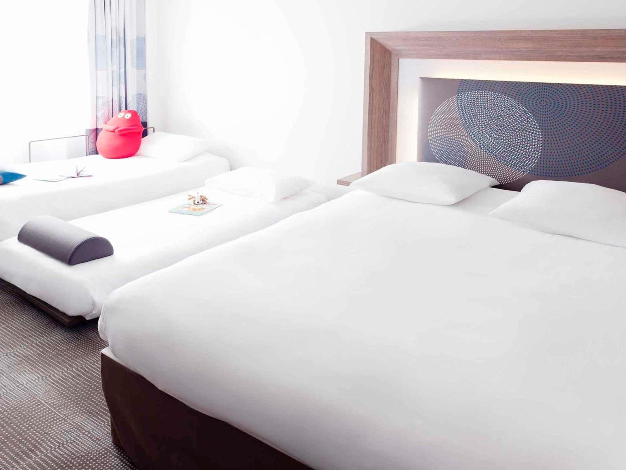 Superior Room One Queen Bed Double Sofa Bed,1742595779:JPEG
