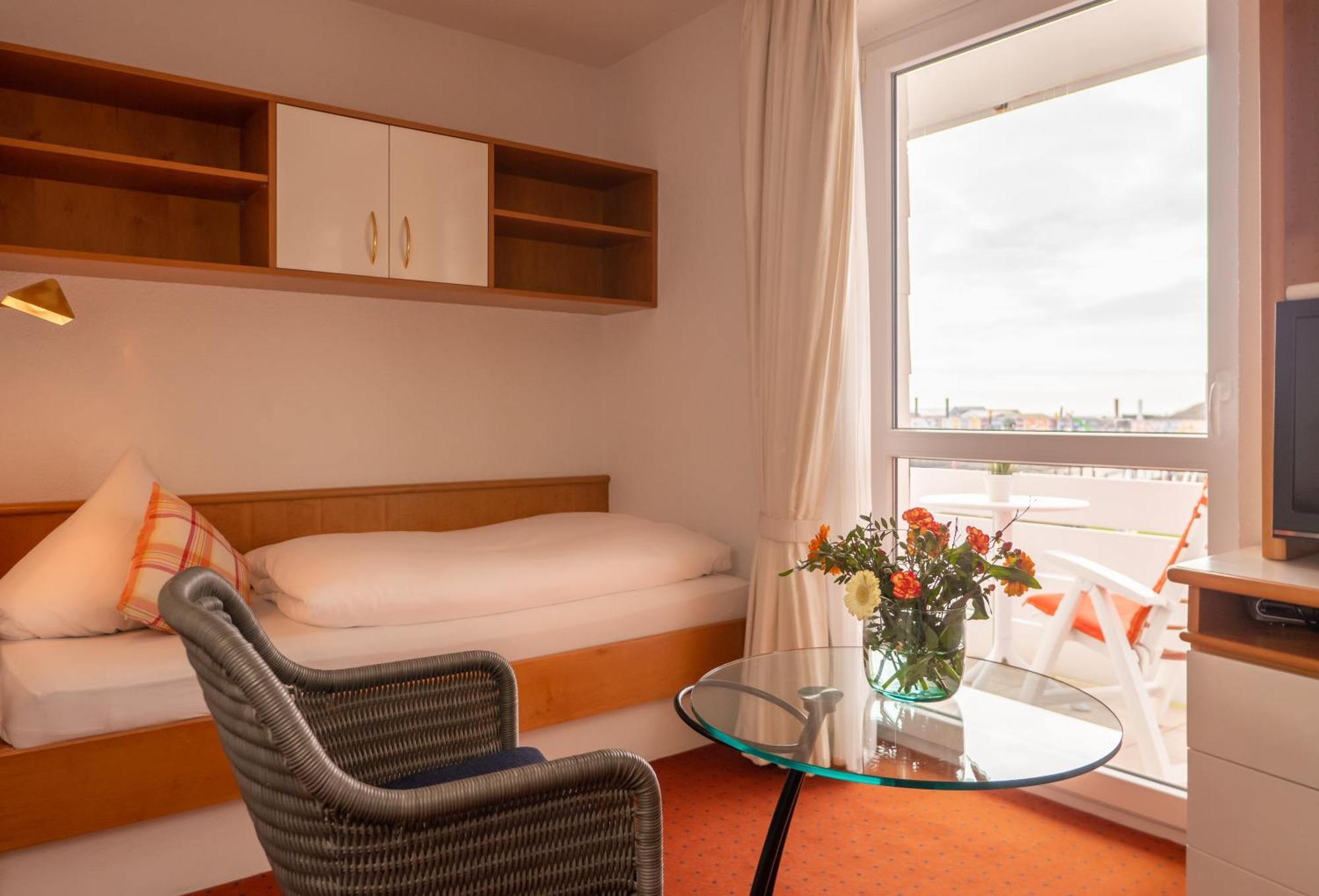 Single Room sidewise balcony,1742597390:JPEG