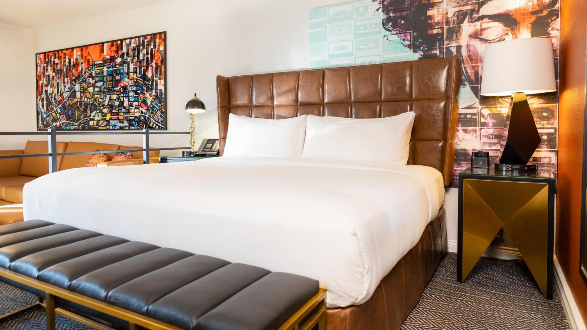 Deluxe King Suite