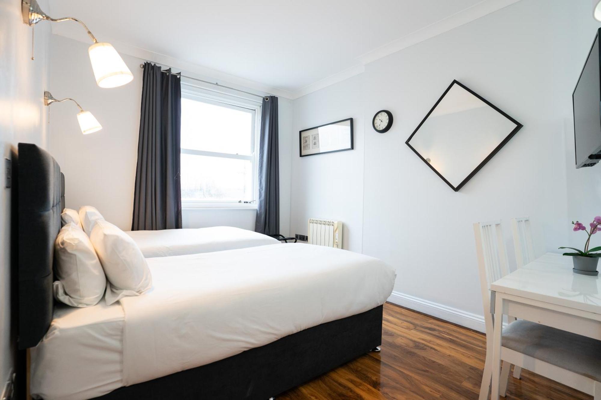 Superior Junior Twin Room