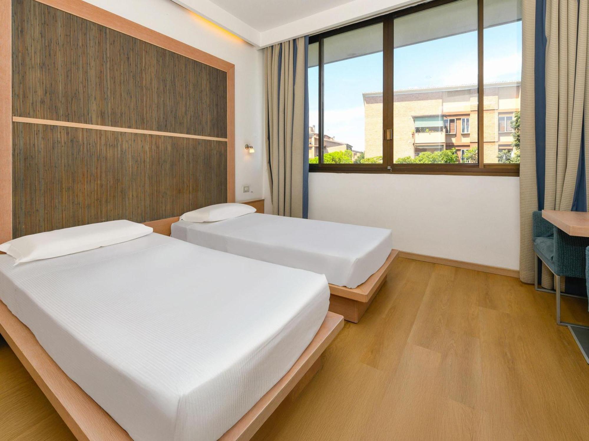 Twin Room,1742600511:JPEG