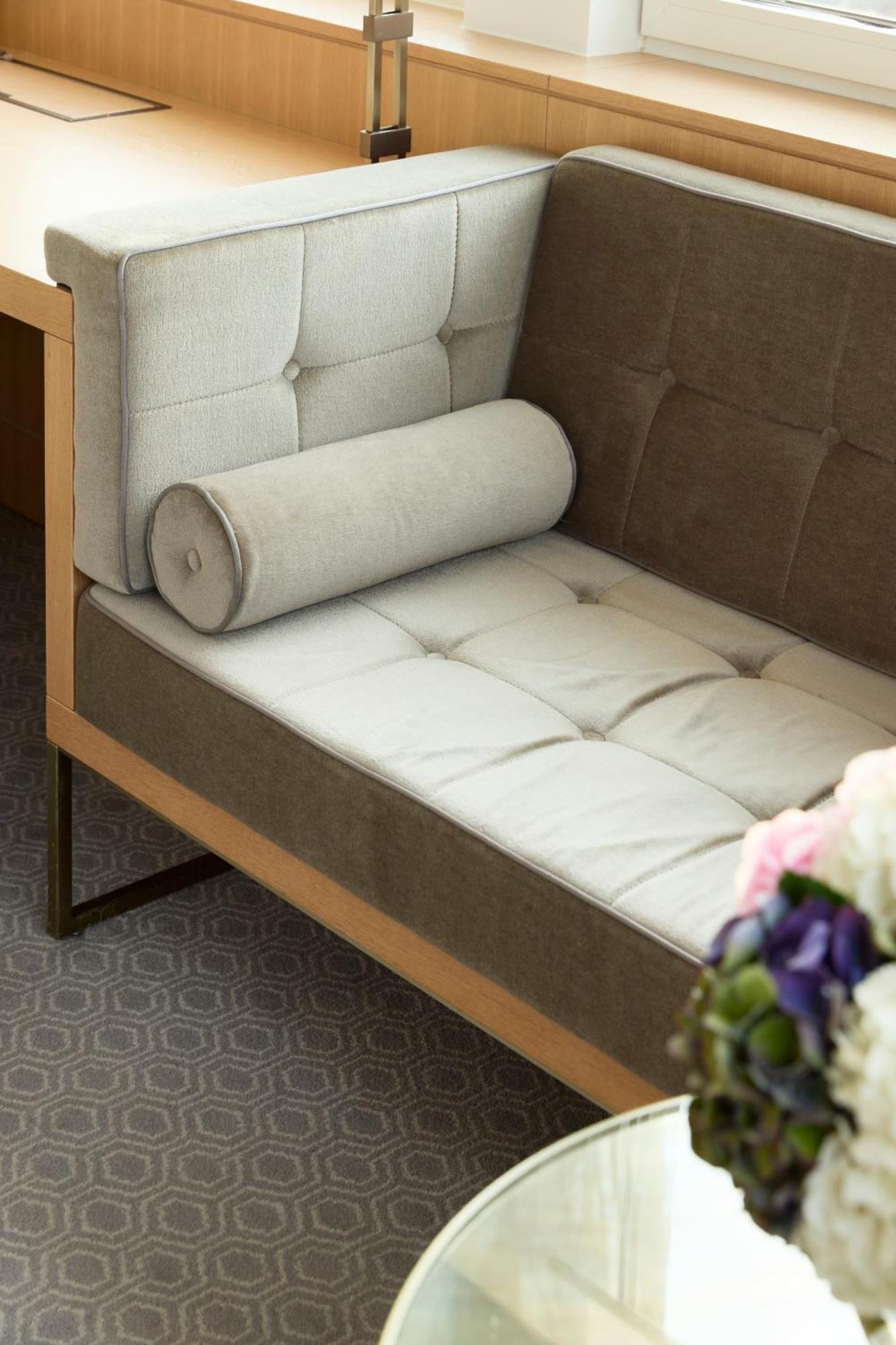 Deluxe Corner Room