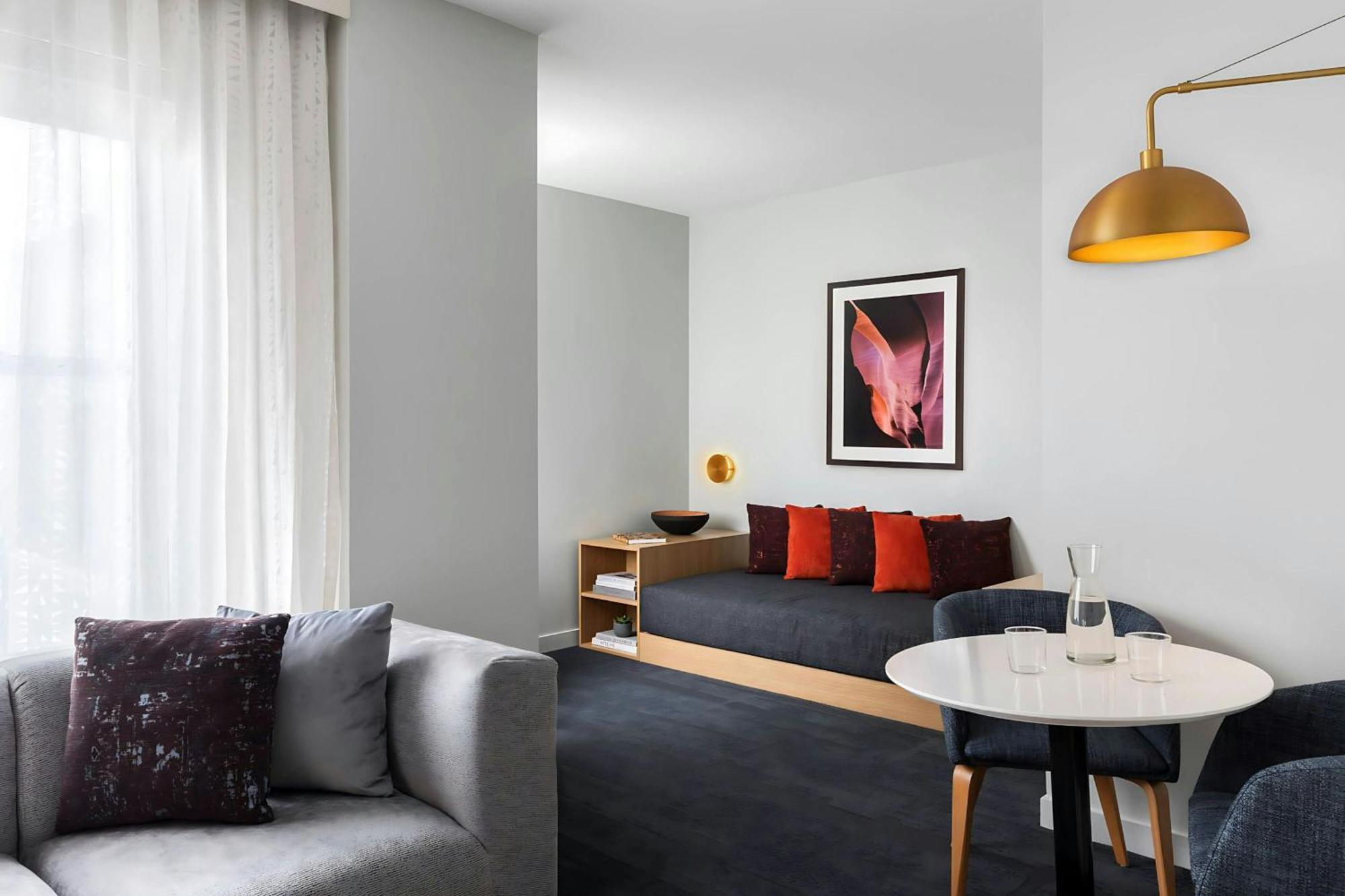 One-Bedroom Queen Suite