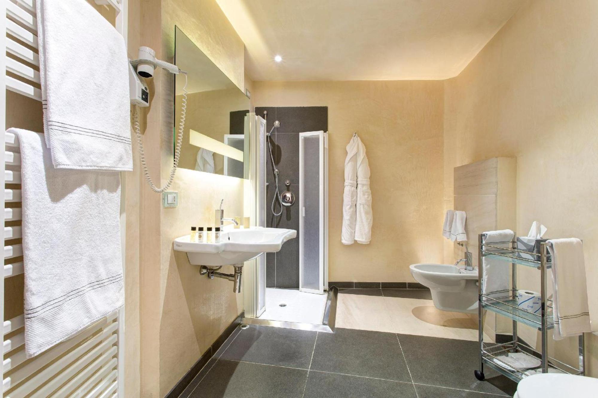 Deluxe Double or Twin Room City View