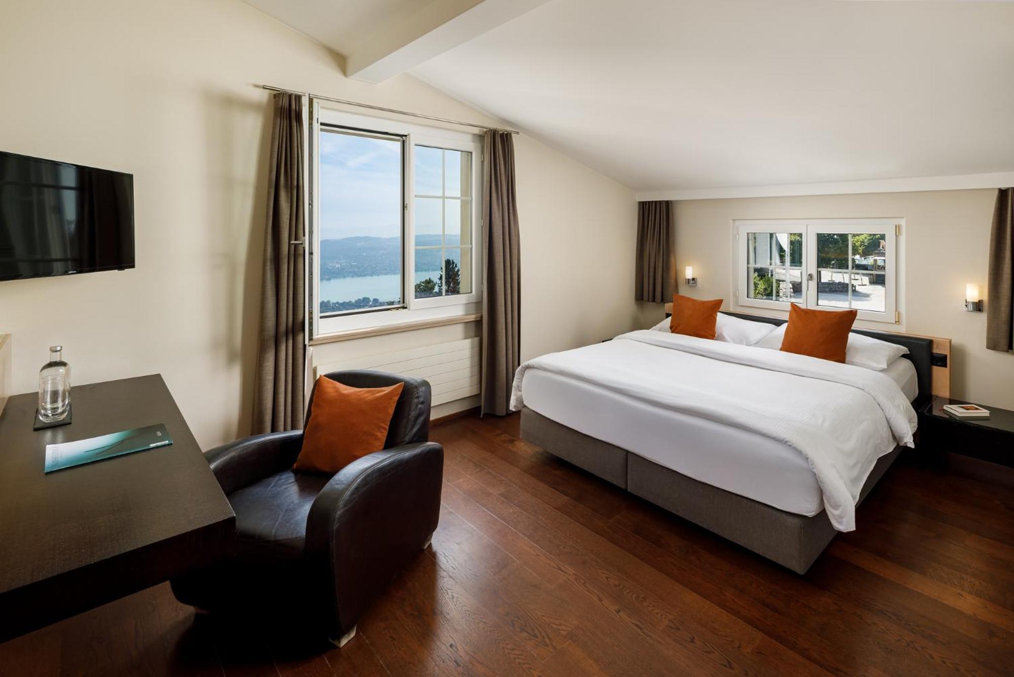 Panorama Room City Lake View