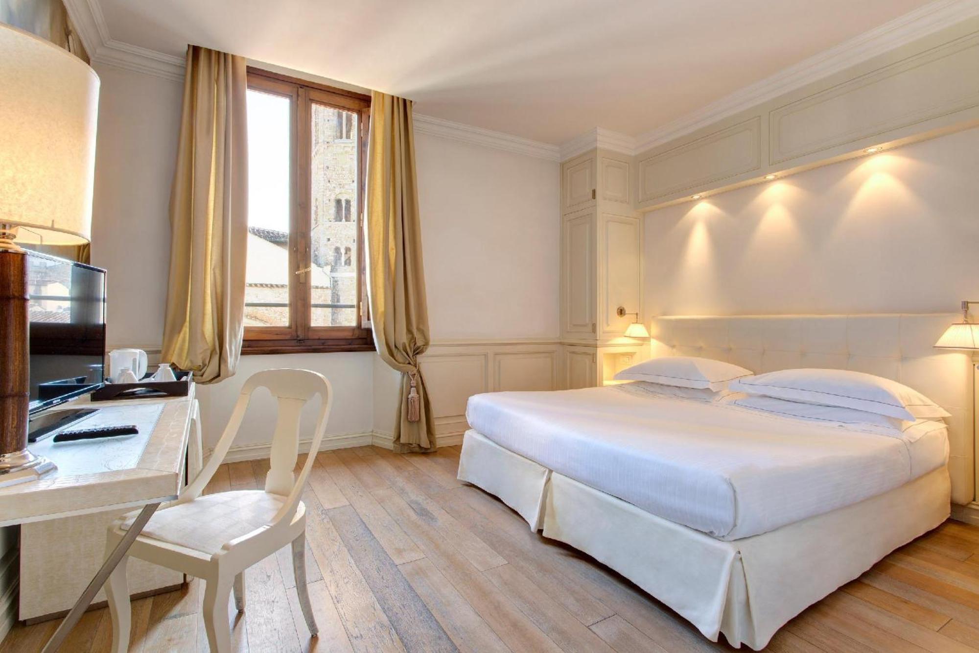 Deluxe Double or Twin Room City View