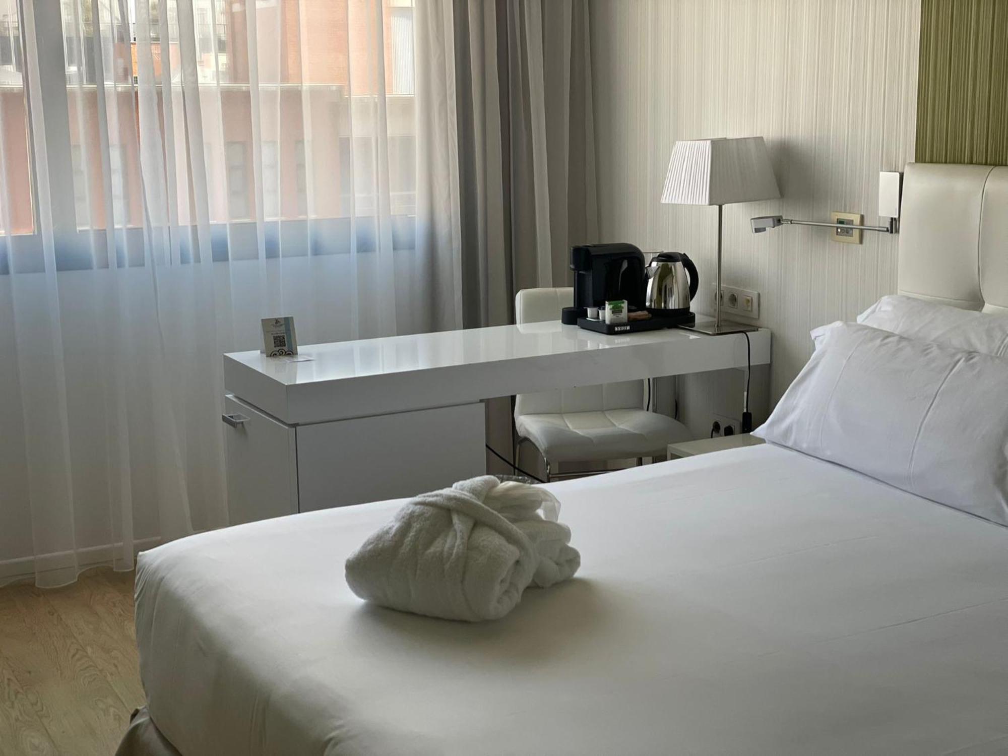 Deluxe Double or Twin Room,1742609344:JPEG