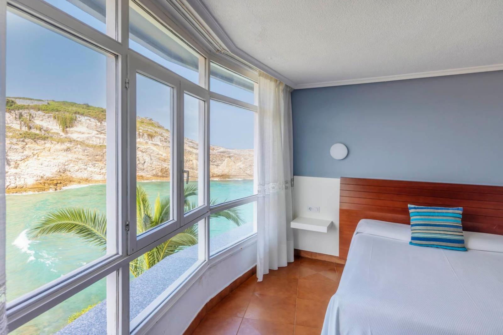 Double or Twin Room Sea View